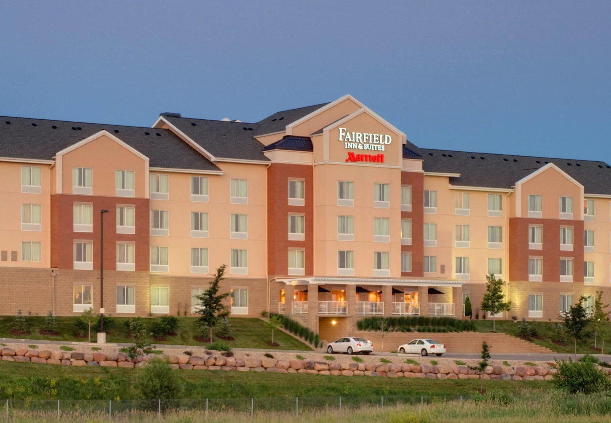 Fairfield Inn And Suites By Marriott Madison East Exterior photo