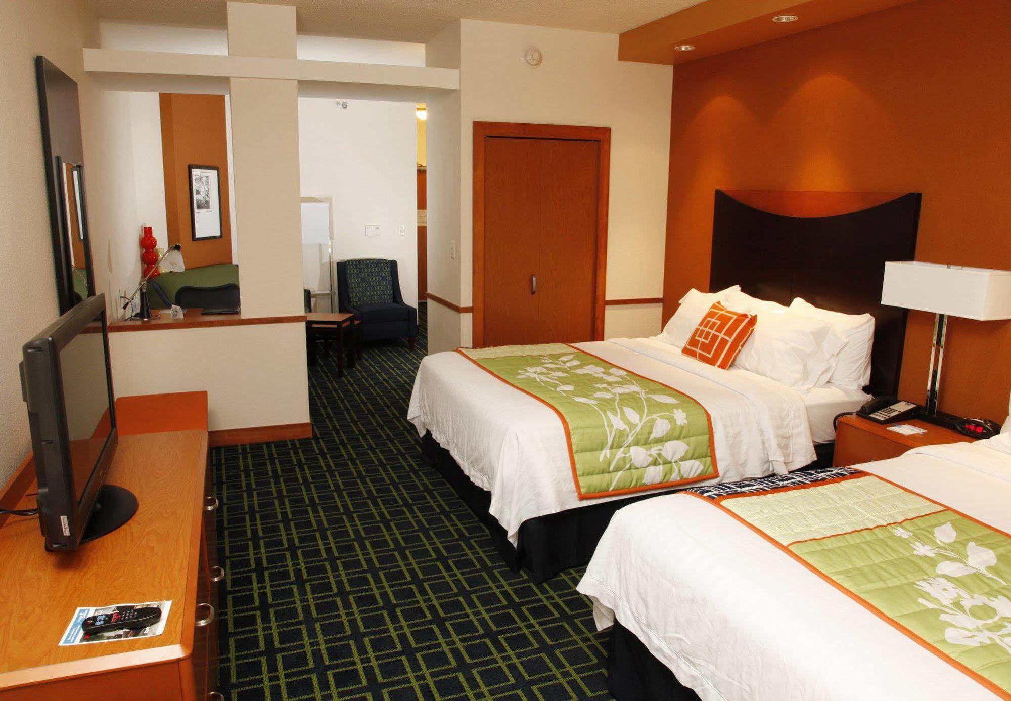 Fairfield Inn And Suites By Marriott Madison East Room photo